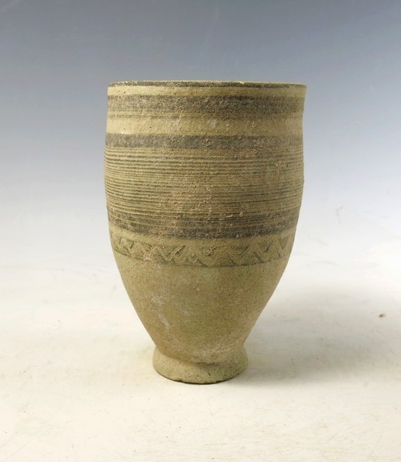 6117. Rare type of Early Bronze Age IVB terracotta beaker/cup