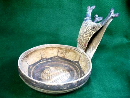 **SOLD** Nice Daunian kyathos