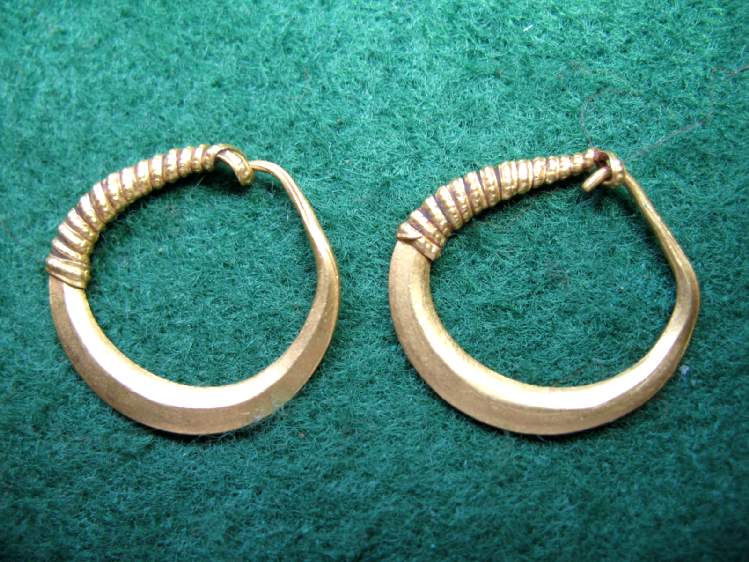 **SOLD**  Nice pair of gold earrings from Urartu